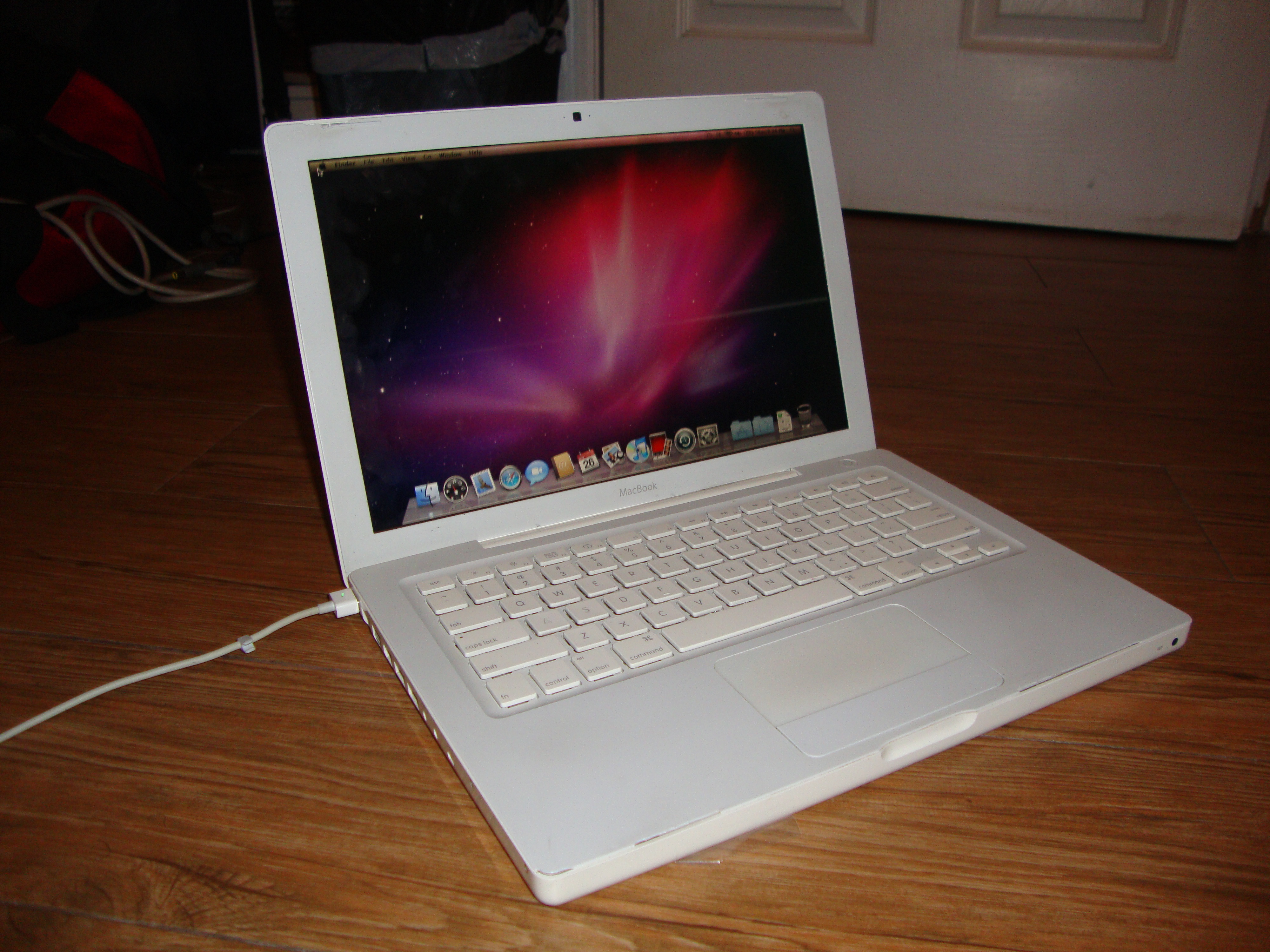 Core 2 Duo MacBook (Early 2009)